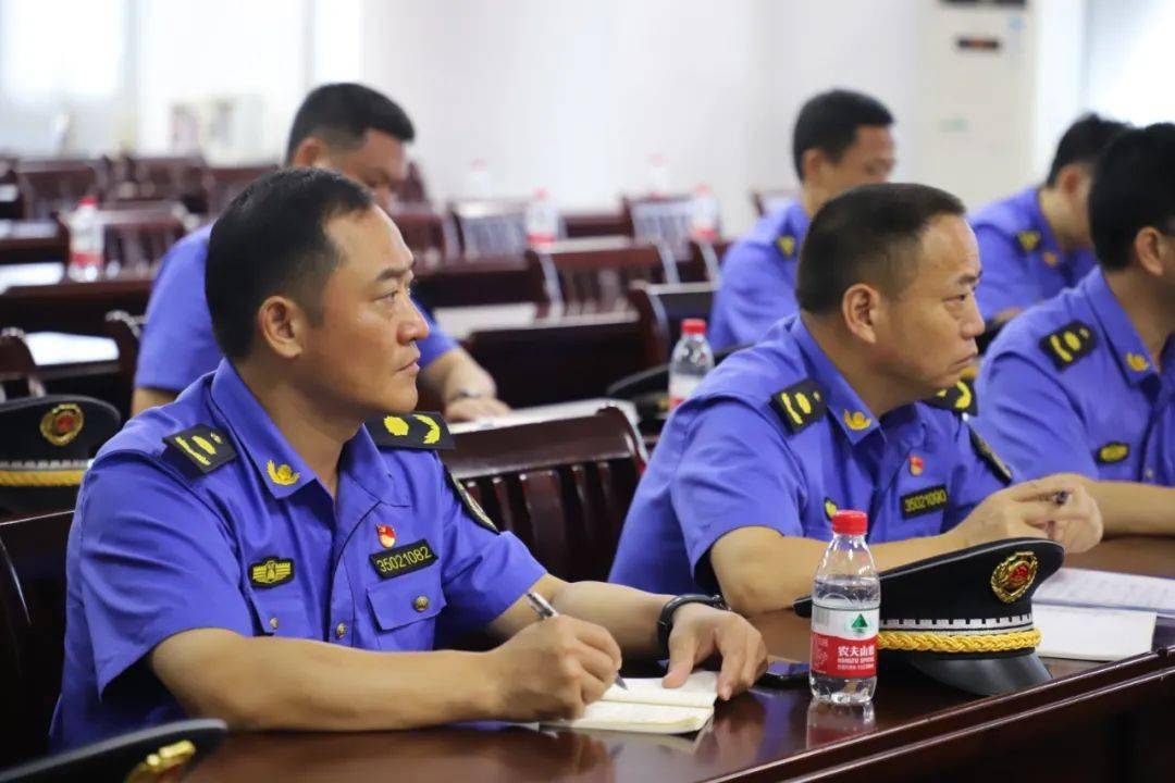 会上,曹志宏局长就近期文明城市创建工作情况进行了部署强调,他要求