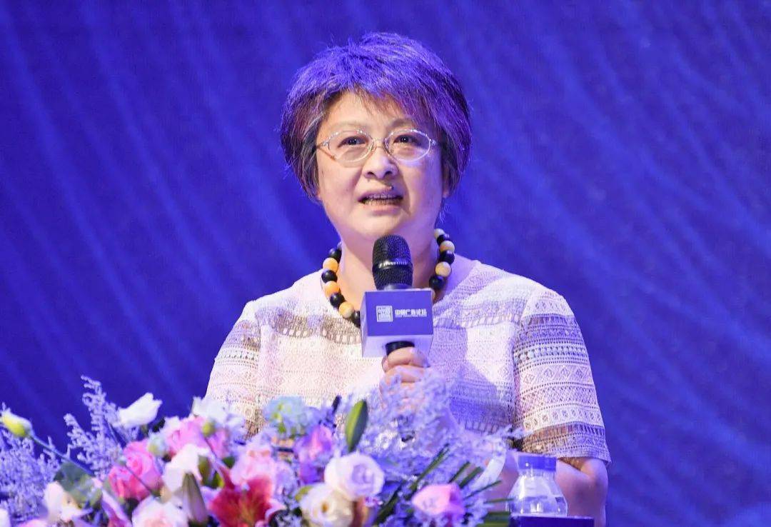 陈岩开辟了中国传媒的精彩世界