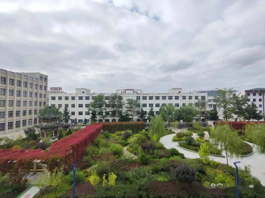 会宁四中开学典礼暨优秀教师表彰大会召开