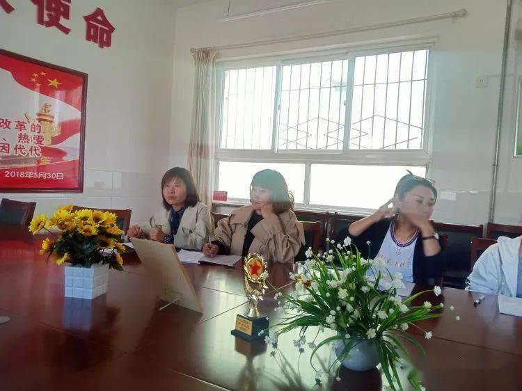 新进教师展风采 交流汇报促提升——宝塔区枣园中心小学新进教师汇报