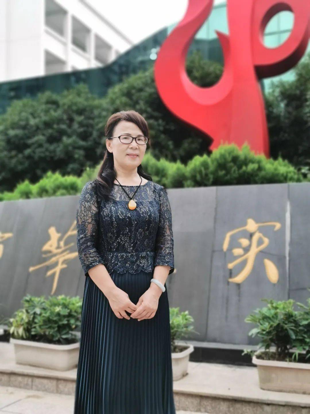 言传身教学生为先功勋班主任吴小兰