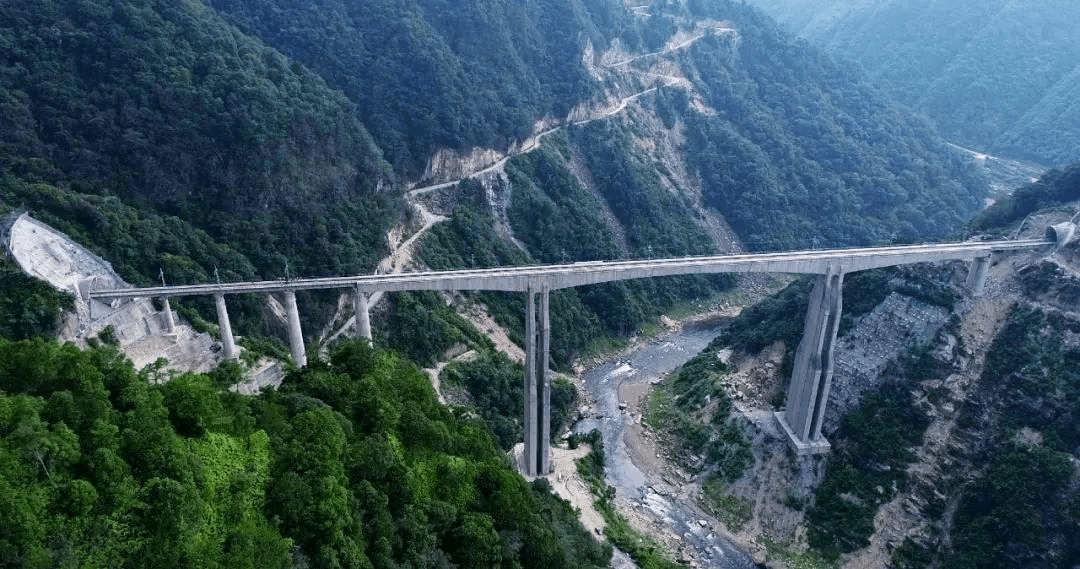 铁路线上的“桥隧博物馆”_隧道