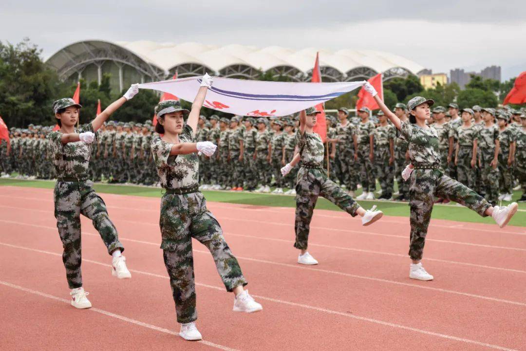 功不唐捐玉汝于成玉溪一中高2023届军训风采展示