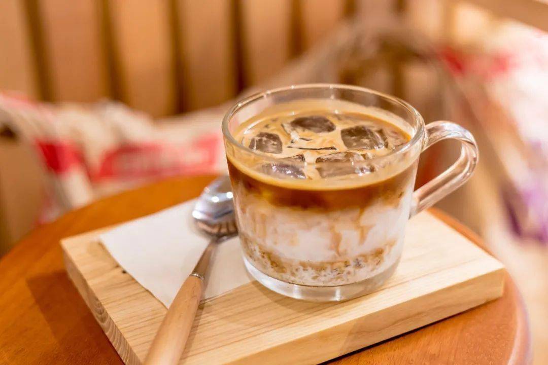 椰奶冰咖啡可以做偏甜或偏苦两种口感!