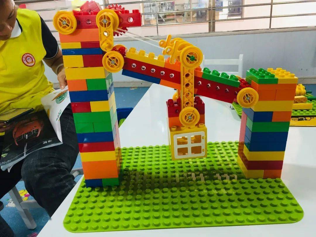 卓越61教师培训与小编一起走进乐高智慧课堂