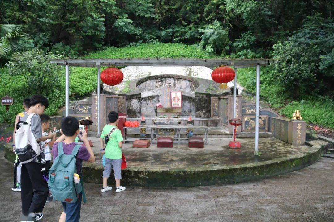 魏栩航 ‖ 不一样的山_黄岐山