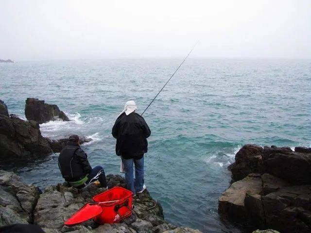 河邊釣魚深夜未歸衣服散落岸邊這樣的悲劇何時休