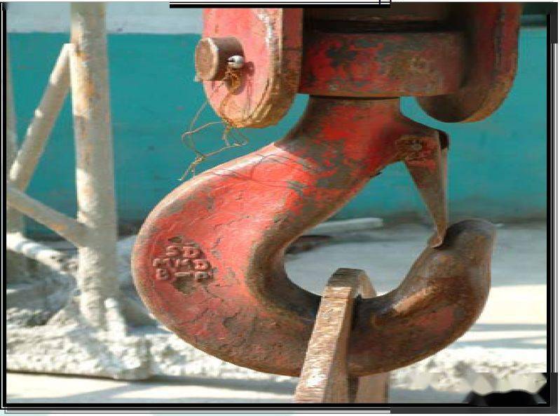 起升设备吊钩防脱钩装置应符合要求平衡臂尾部执行集团要求悬挂企业