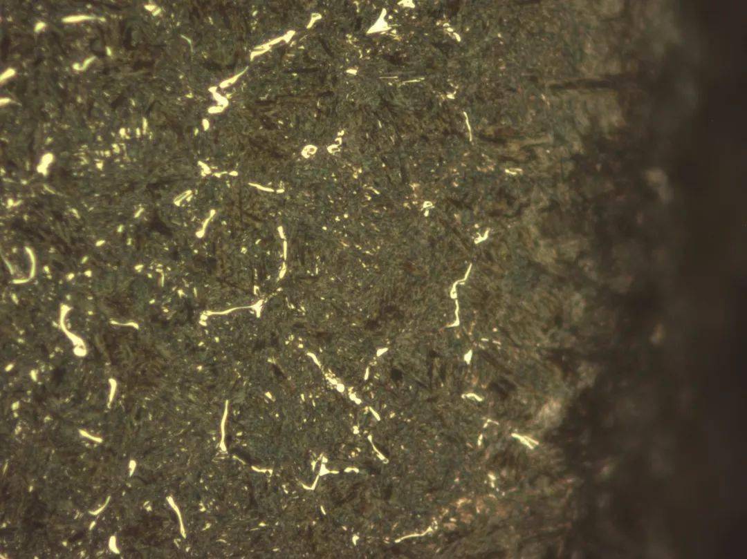 在齿轮渗碳过程中,由于设备出现故障无法淬火,在860℃碳势cp=0.