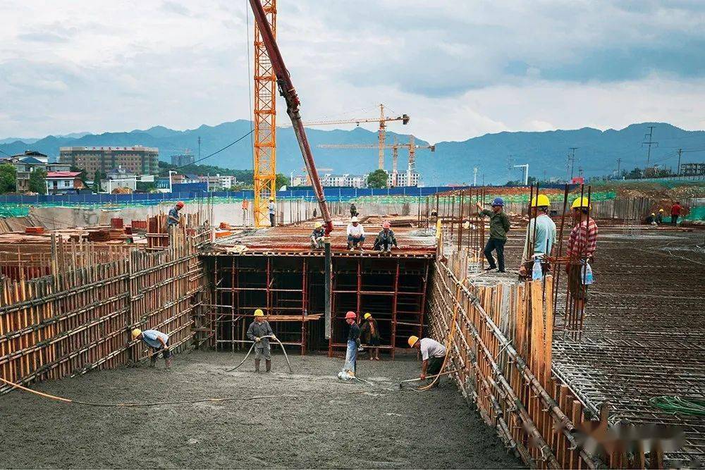 《客运人防通道》王宗永《热火朝天的人防工地》龙游天下《建设者》王
