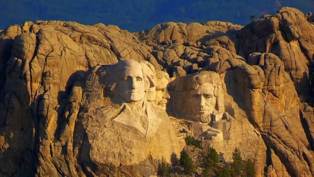 精彩截图拉什莫尔山雕刻着美国四名总统的花岗岩头像,这是世界上知名