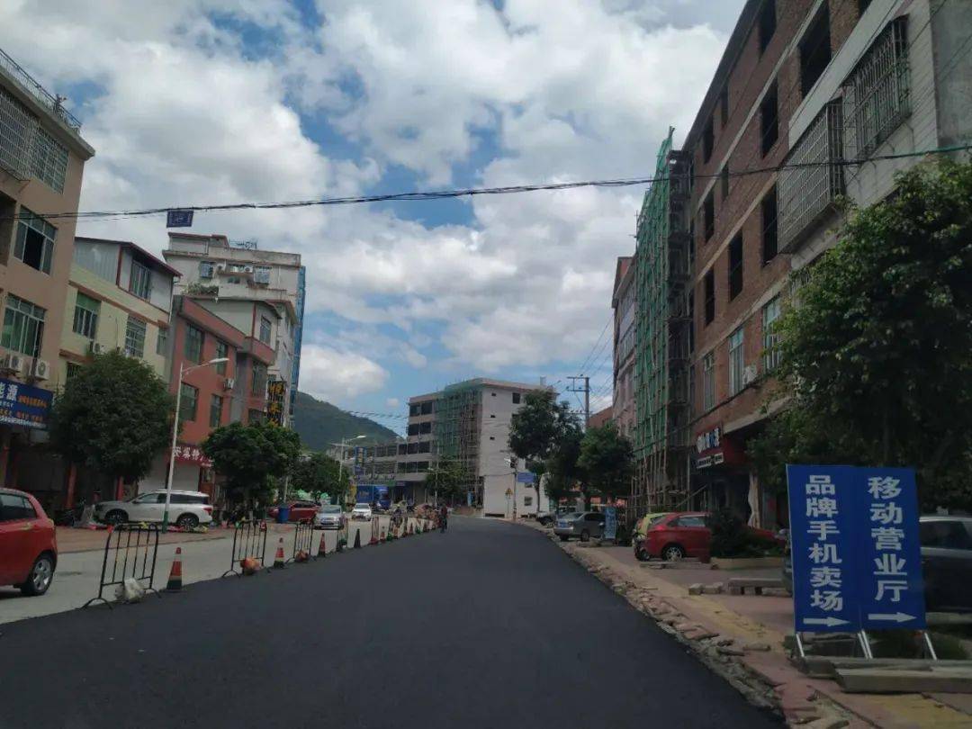 安溪 龙涓这个路段"白改黑"施工中,过往车辆请注意