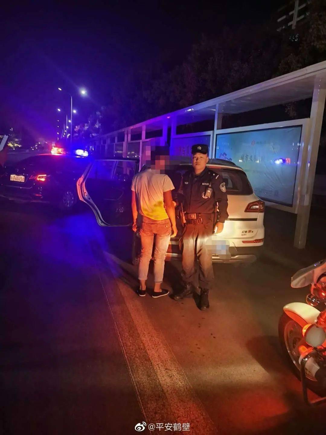 顽童头部被卡消防员紧急营救