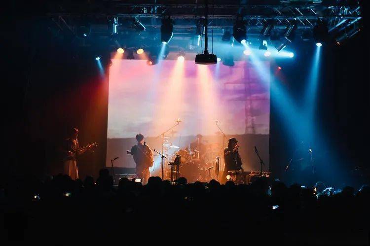 麻乐音乐专访卧轨的火车我们在表达一种喜好