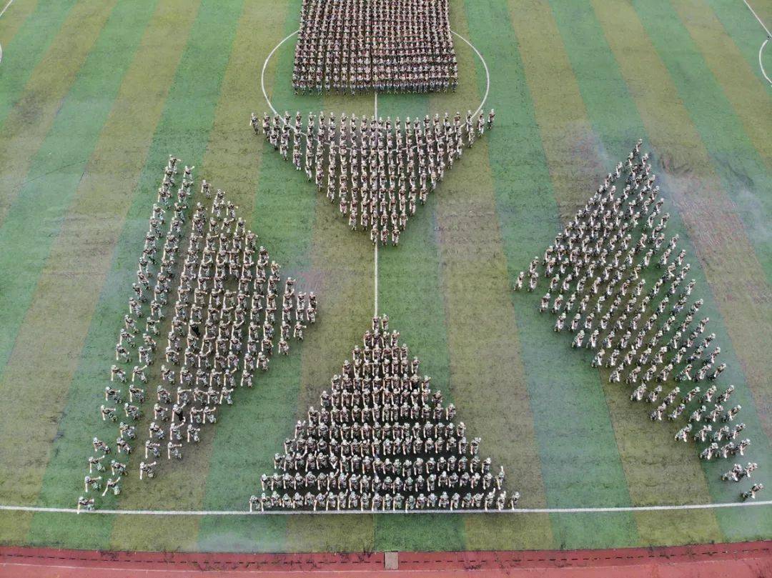 不负青春江津二中新生军训展英姿