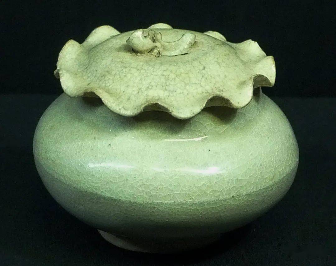 精心遴选了一百件(套)景德镇古代瓷器,涵盖了五代至民国景德镇陶瓷之