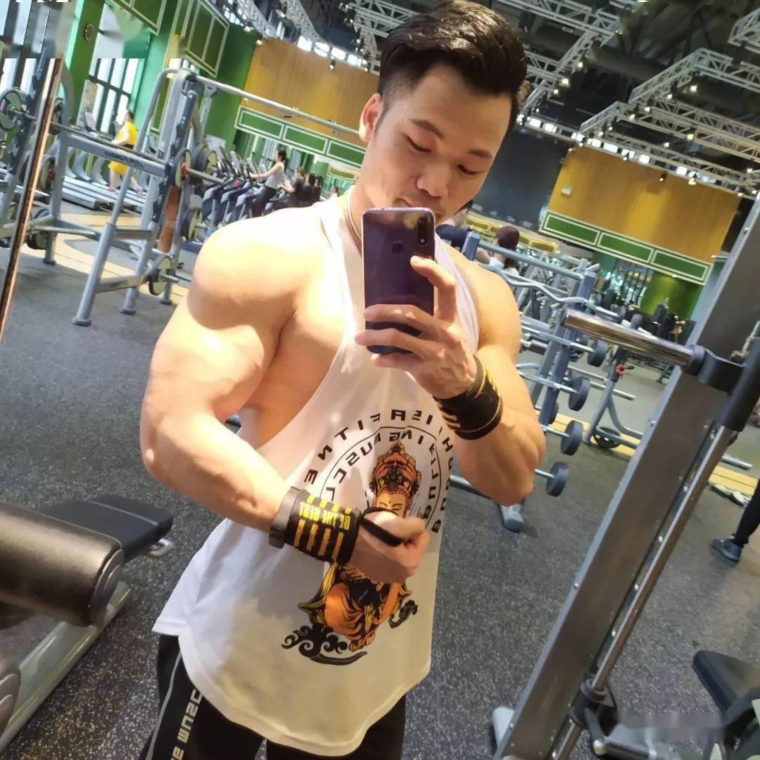 杀马特变筋肉男人鱼线有点小帅