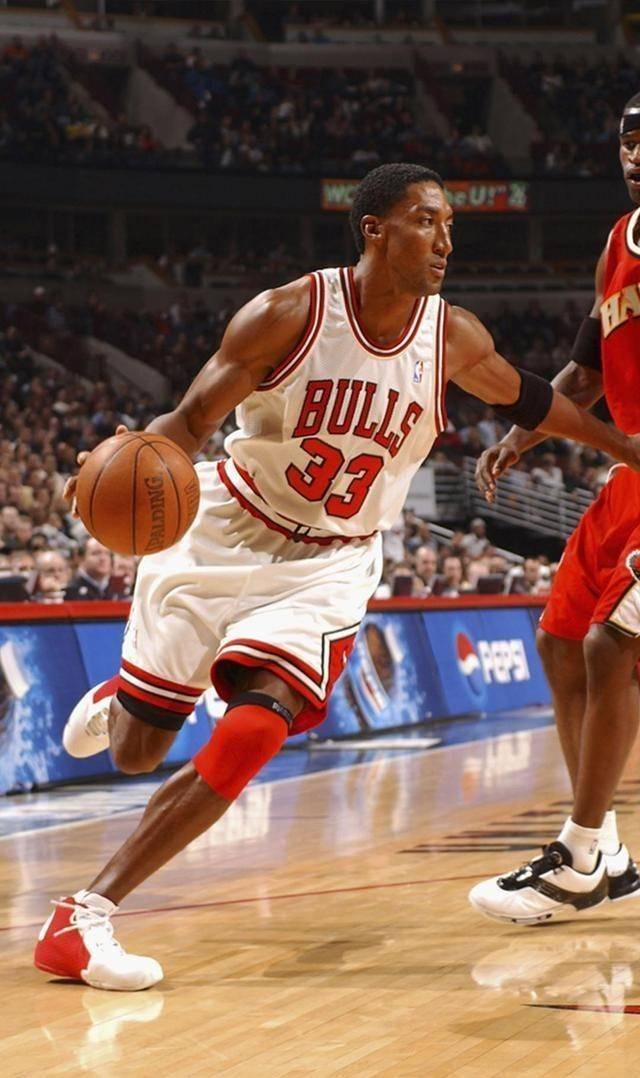 皮蓬效力过三支球队,分别是公牛,火箭和开拓者,基本上到了后面两支