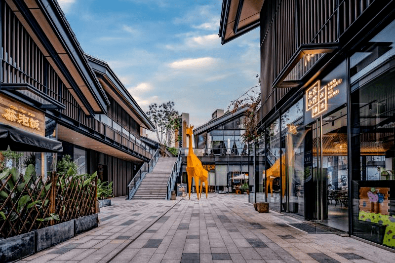 两江美食打探 | 这条新商业街,形似会发光的"水晶盒子" !