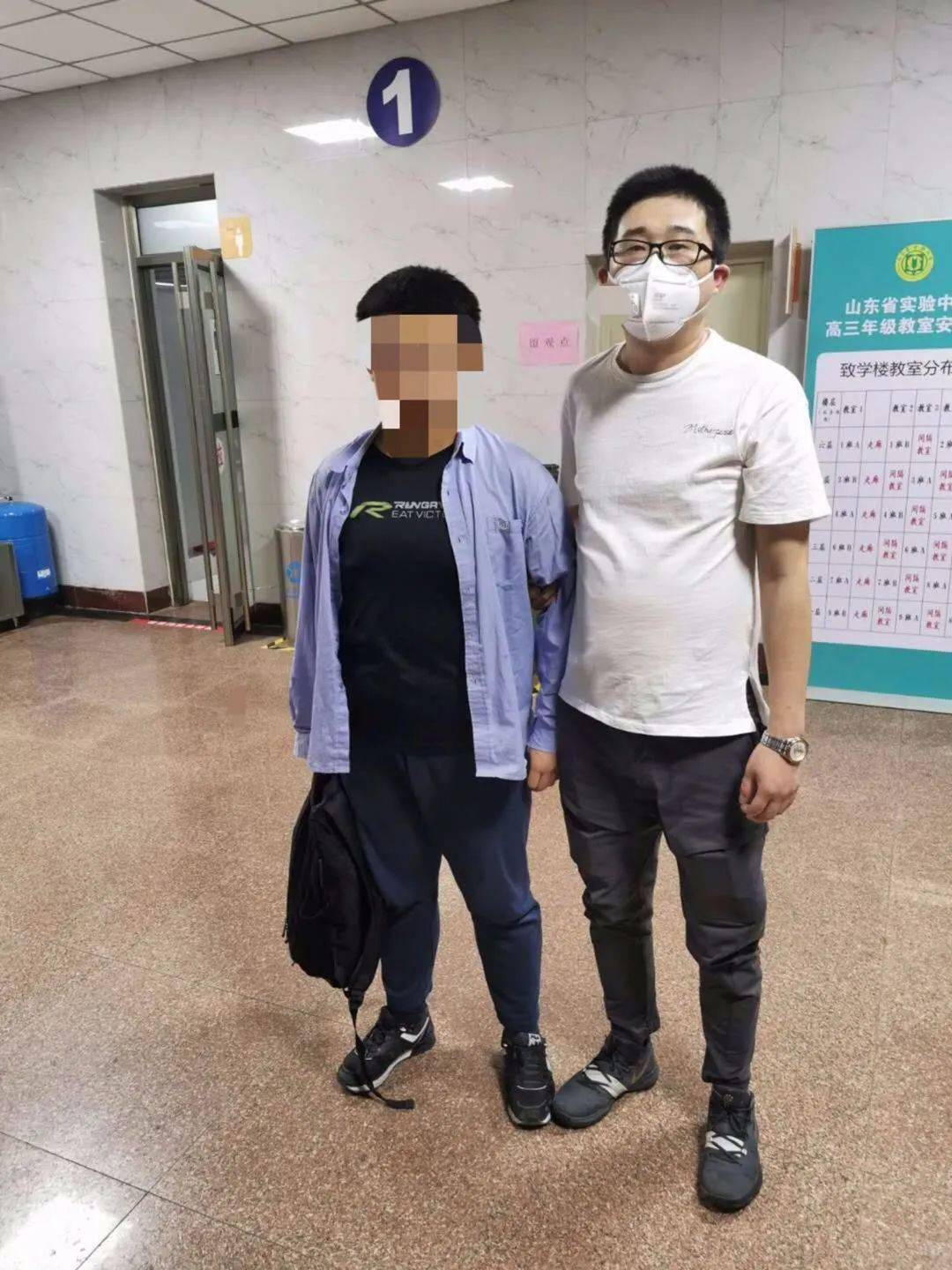 179克,硝酸钾 828克,改制火药射钉枪1把以及射钉弹 198发.