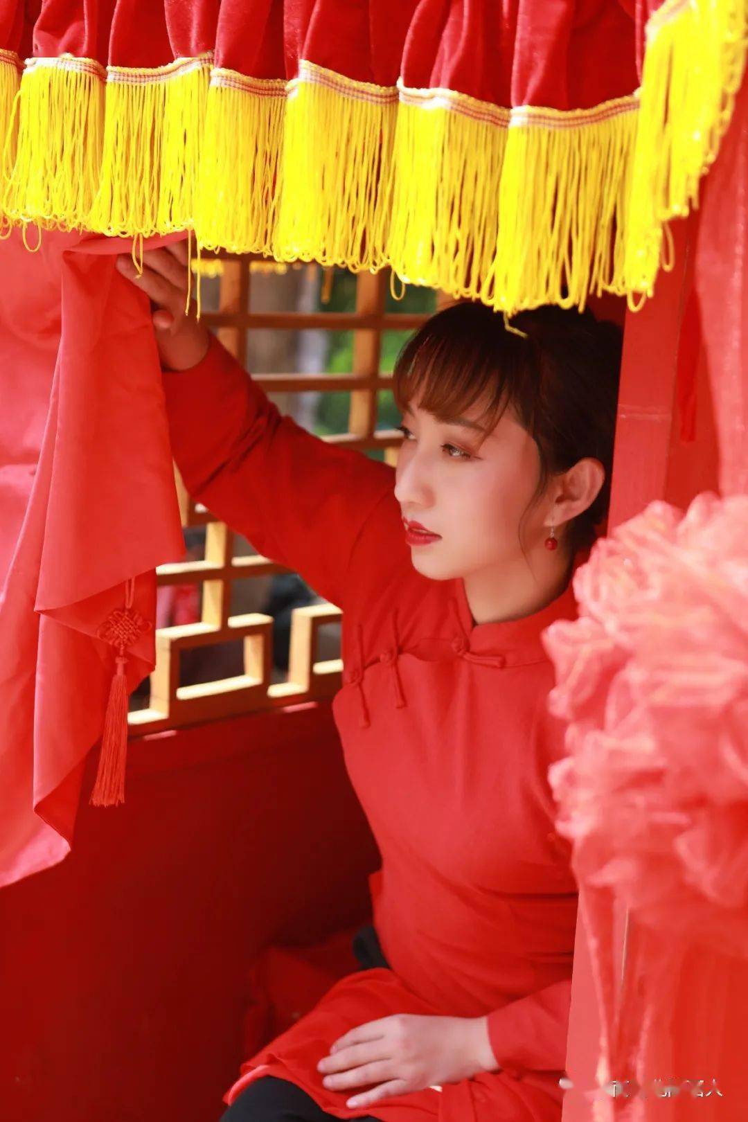 歌好听人好美榆林主持人艳子处女作mv红盖头惊艳上线