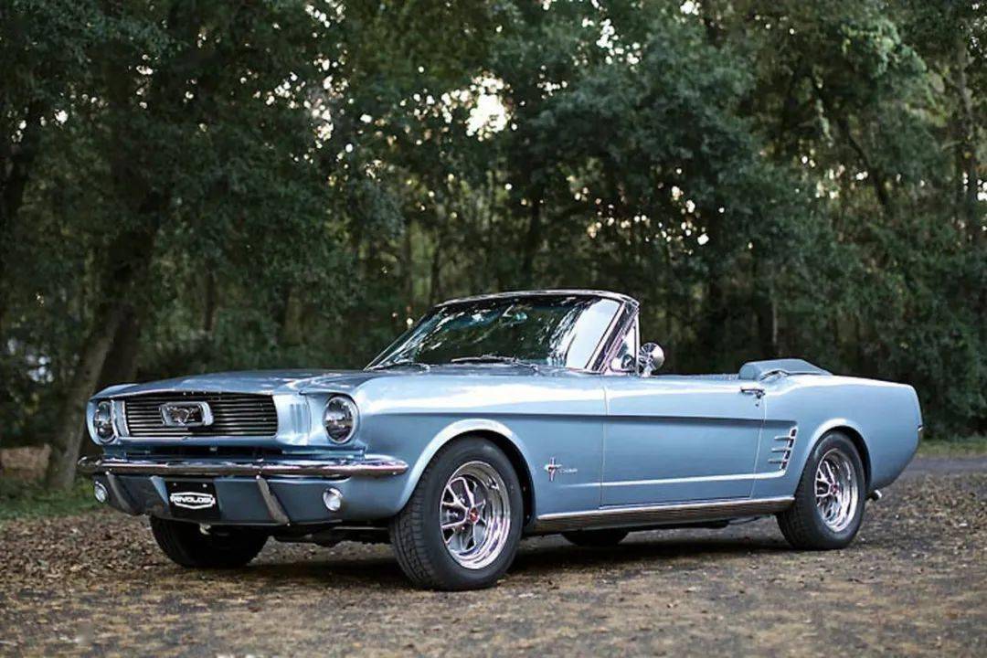 奢华酒店又推公路游坐复古敞篷跑车参观百达翡丽博物馆