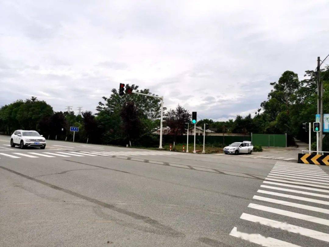 注意彭州这15处道路路口增设交通信号灯
