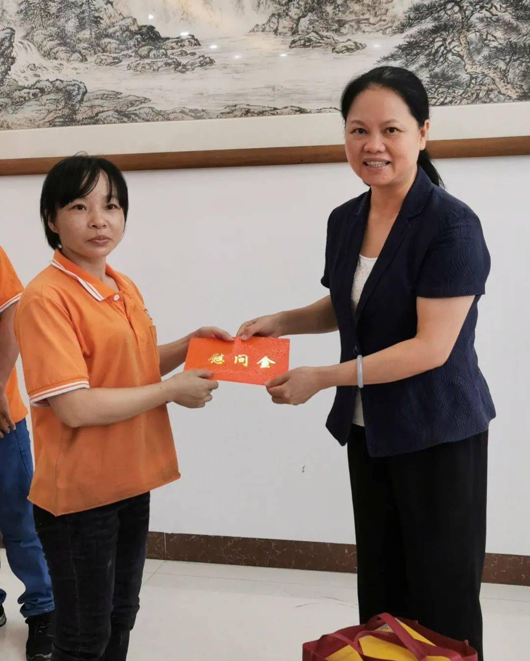 区领导中秋节前走访慰问残疾群众_手机搜狐网