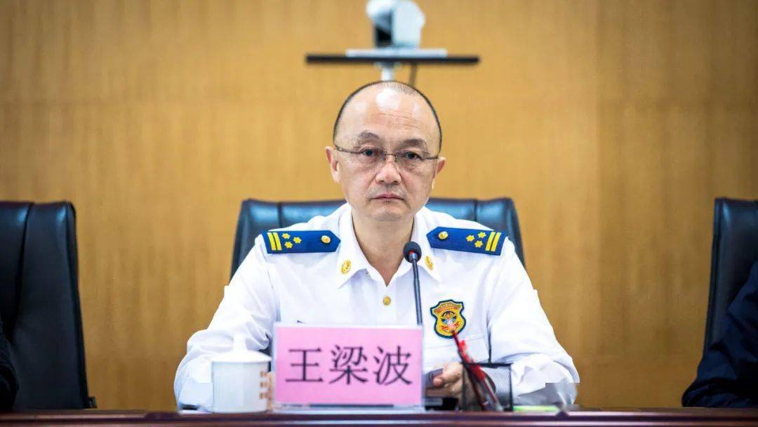 副总队长率队到楚雄支队召开干部任职大会,楚雄州政府副州长李林波,副