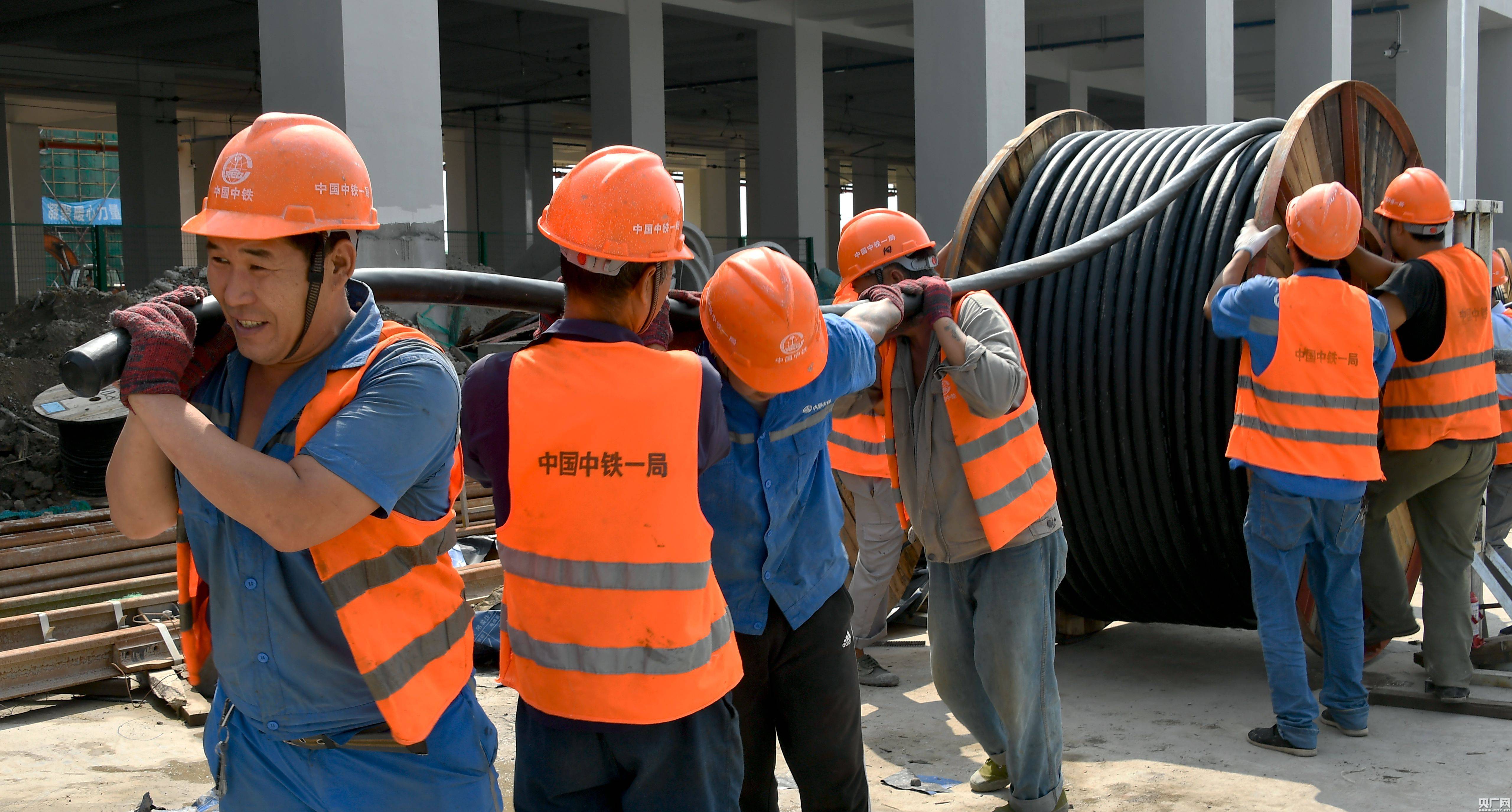 双节将至杭州地铁多措并举温暖一线建设者