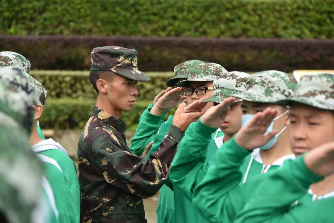 龙翔基地教官的照片图片