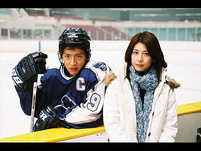 2003年,由盐田明彦执导,与草彅刚合作的爱情奇幻片《黄泉归来》令她