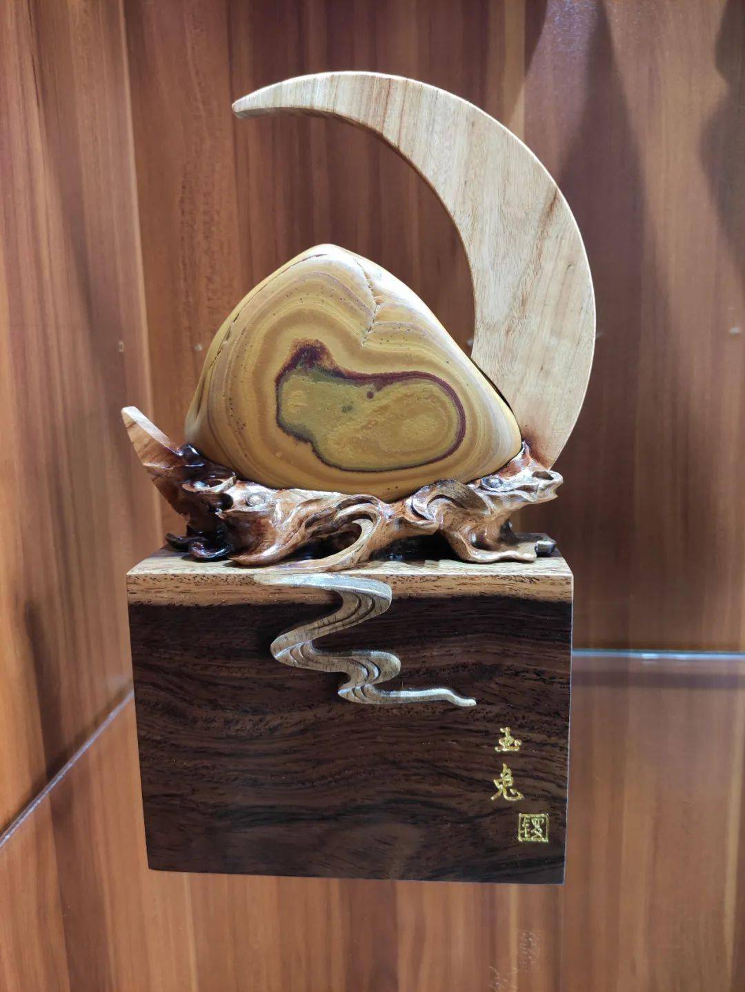 蜡石周赏丨石中孤品细蜡画面石欣赏
