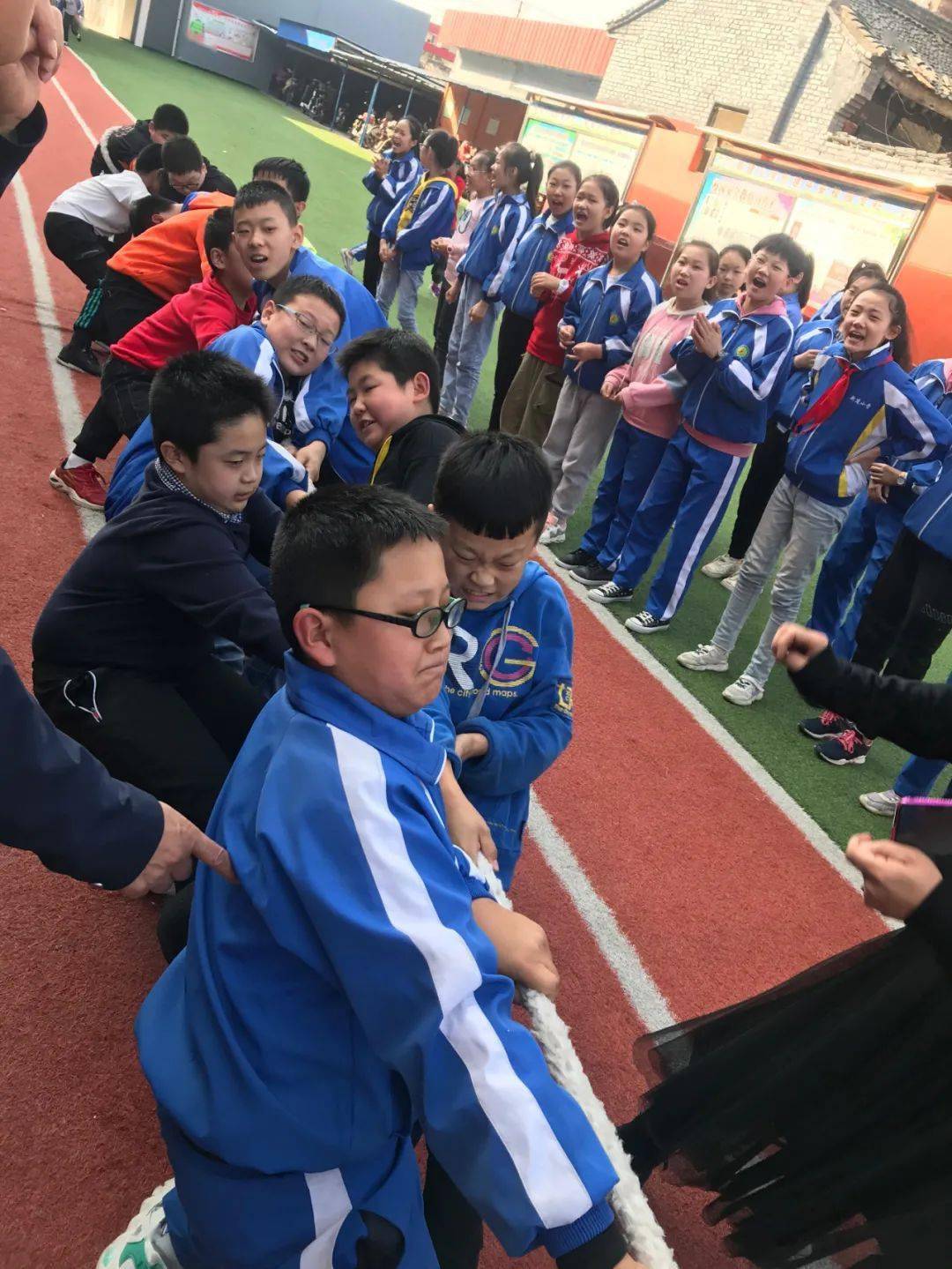 头条向着阳光奔跑静乐县新建小学举行迎国庆拔河比赛