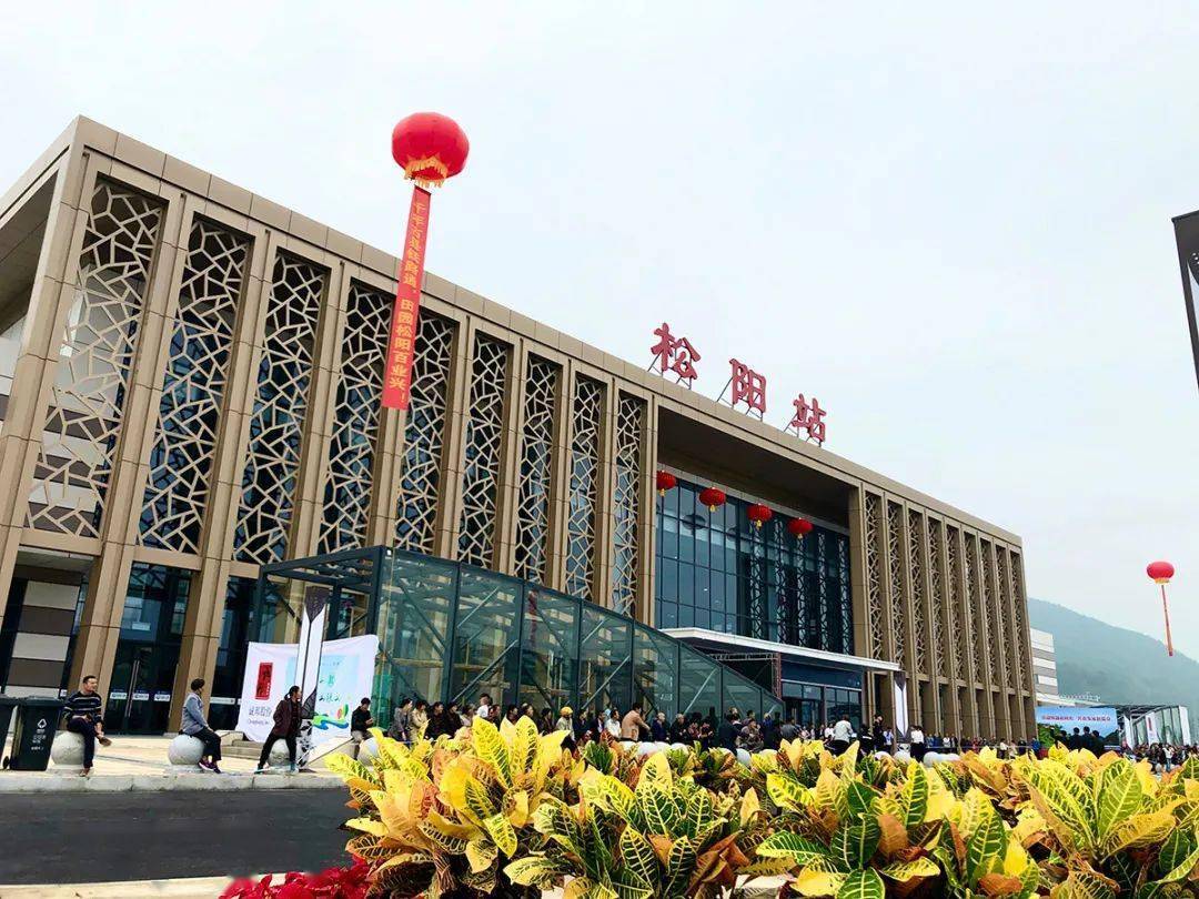 视频丨跟着记者一路追逐衢宁铁路首趟绿巨人