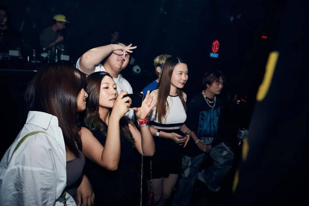 摆脱传统酒吧模式,club中的硬核拳击场焕醒你心中沉睡已久的战魂_派对