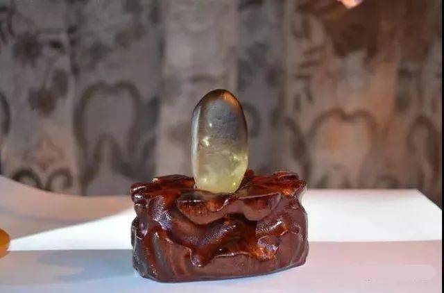 宝石光中的能量石—黑宝石光