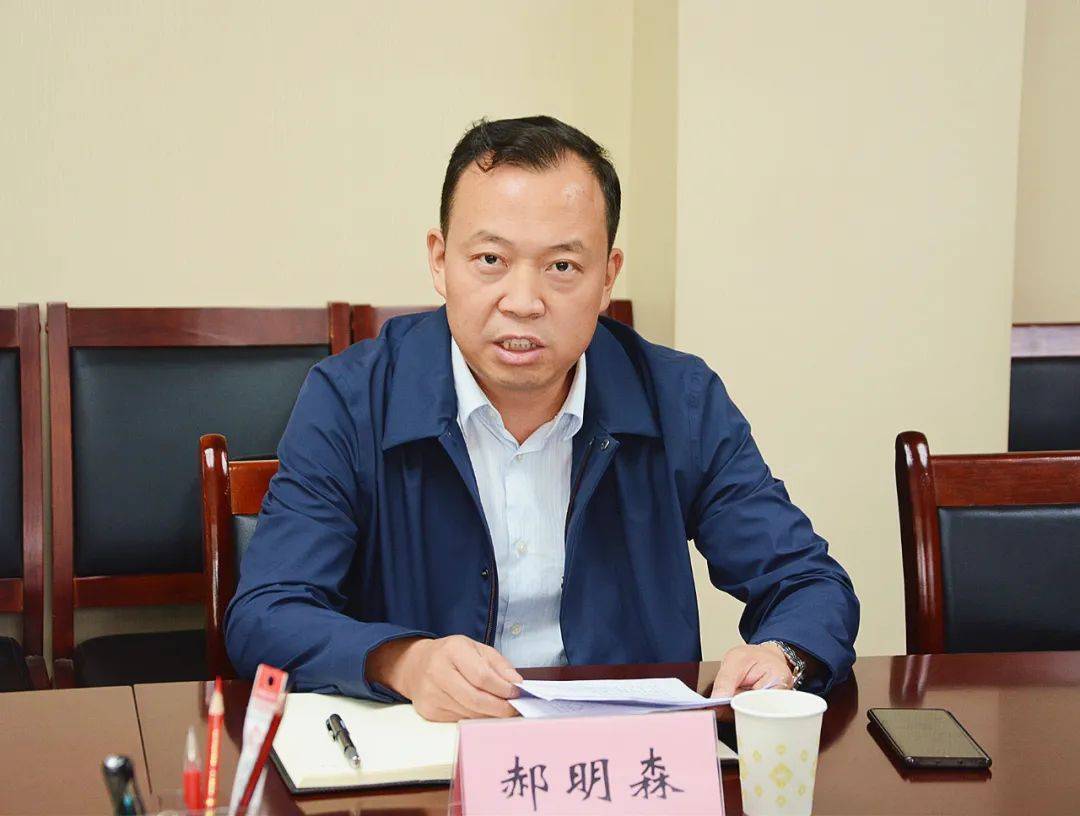 略阳县委书记吴维强,县长郝明森一行参加座谈.