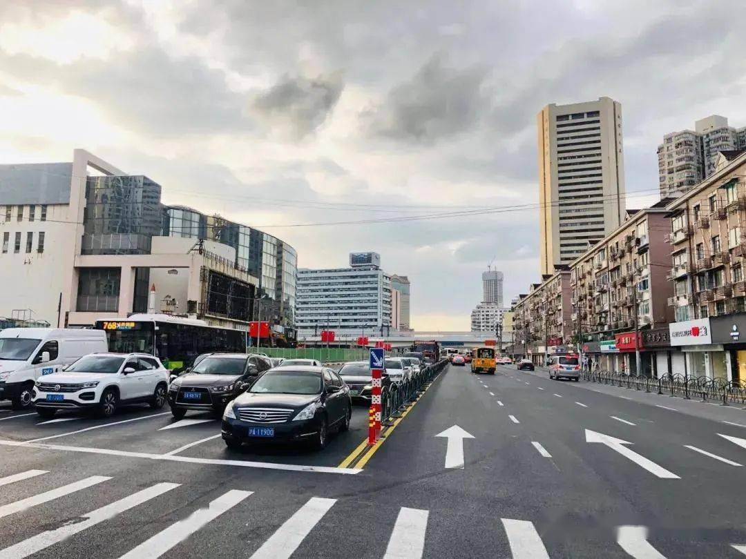 【还路于民】14号线东新路段精心施工翻交 降低影响程度 道路恢复直线