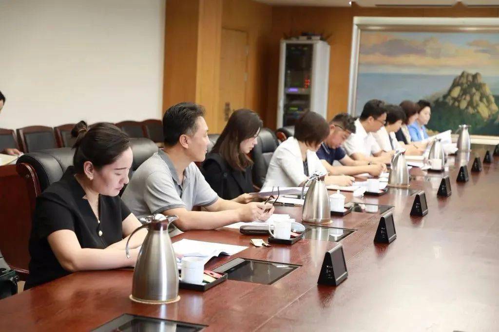 区委常委,副区长刘大川,区委常委,区委办主任柳忠旭参加会议.