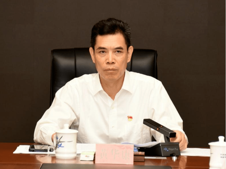 9月29日上午,厅党组书记,厅长黄华康主持召开党组扩大会议,传达学习