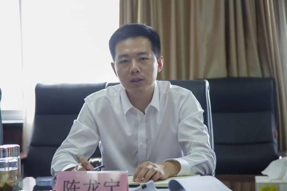 区委常委,镇党委书记陈龙宁指出,这是一次选情分析会,也是一次选情