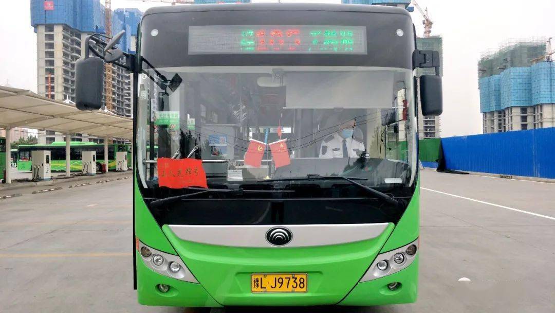 漯河公交丰富车厢文化内涵漯河籍先进人物事迹进车厢