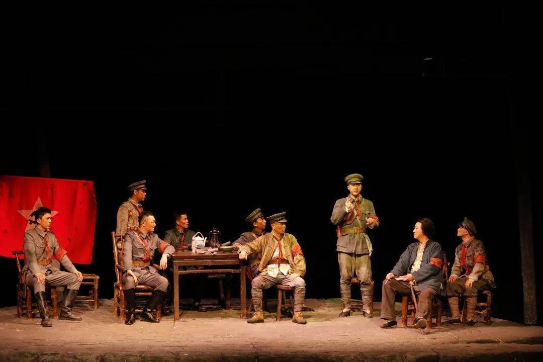 票价:380,280,100,50元话剧《三湾,那一夜》10月14-25日(19:30)票价