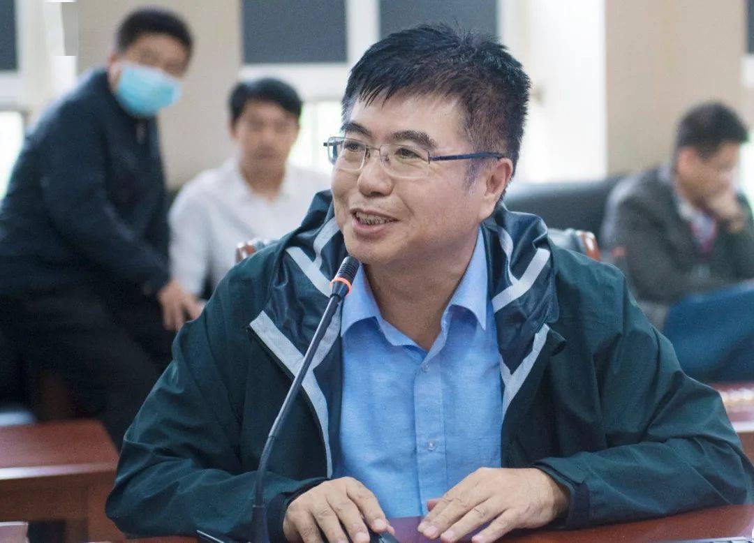 崔峰北京一零一中学怀柔分校办人民满意的教育,为学生一生幸福奠基.