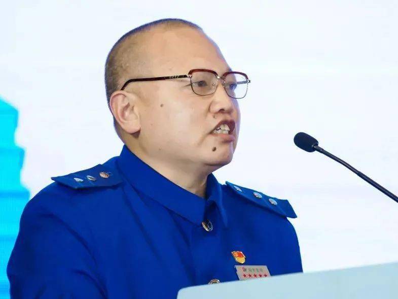 王官忠成都公交运兴巴士"朱红"这个名字是自贡公交集