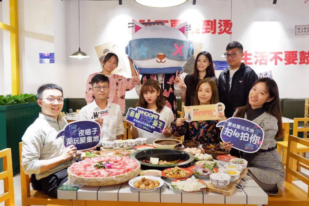 这次,王大可,大丸子亲自约摩登男女们吃饭了.