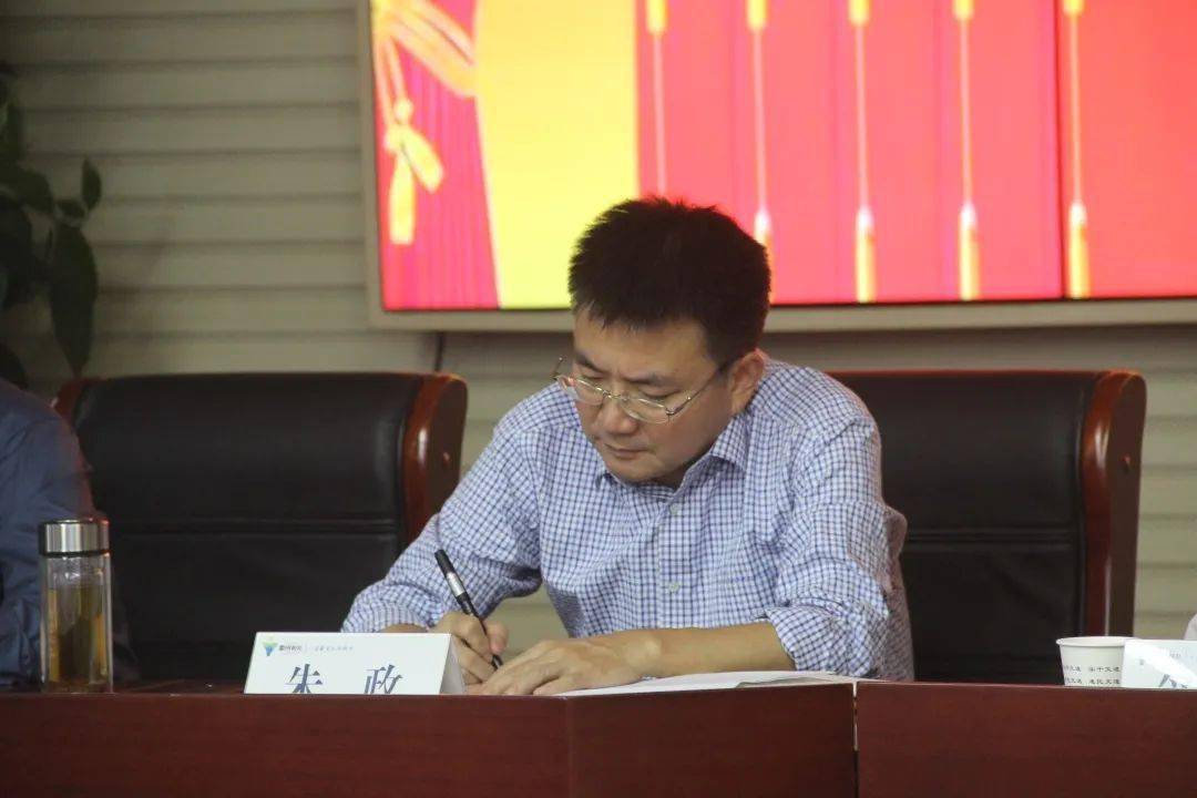 会上,市交通运输局党委书记,局长朱政传达全省安全生产电视电话会议