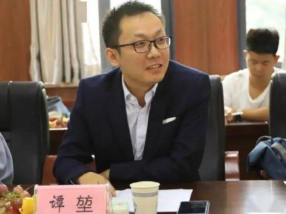 在总结致辞环节,冯卫国教授代表刑事法学院,对与会的校内外专家,学者