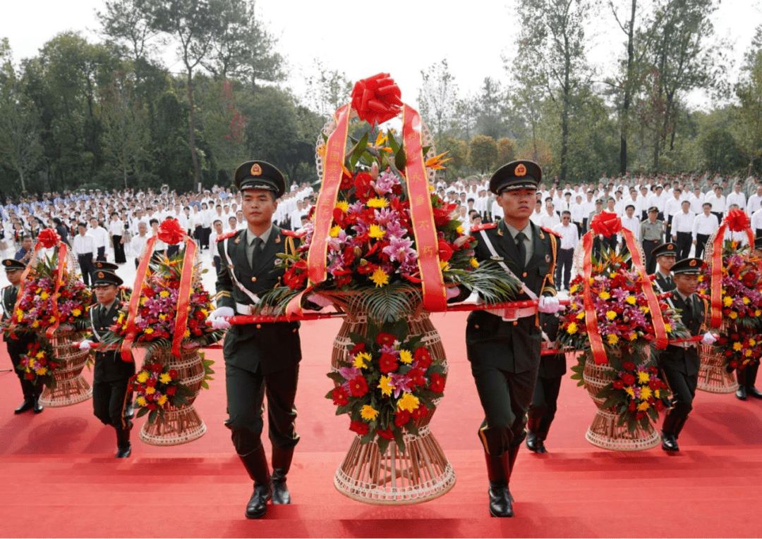 英名垂青史!市党政军领导向革命烈士敬献花篮